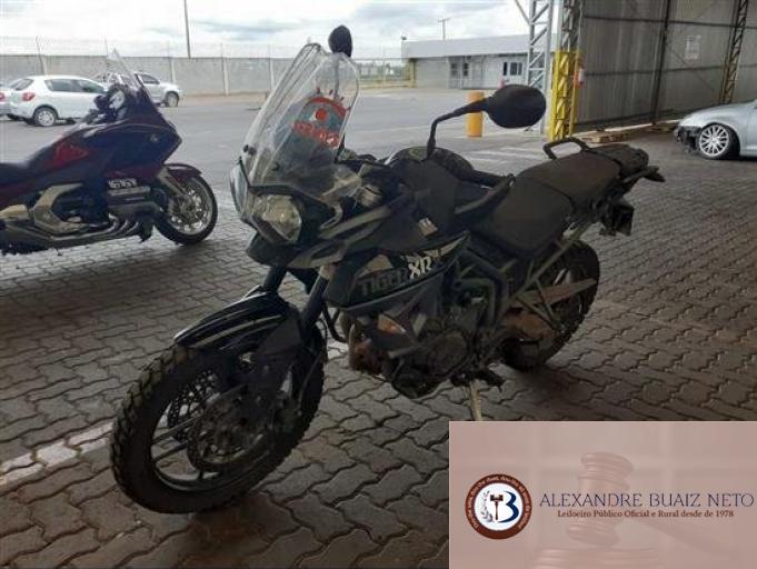 TRIUMPH TIGER 800 XRX 18/18