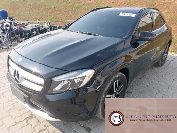 MERCEDES BENZ GLA 200 16/16